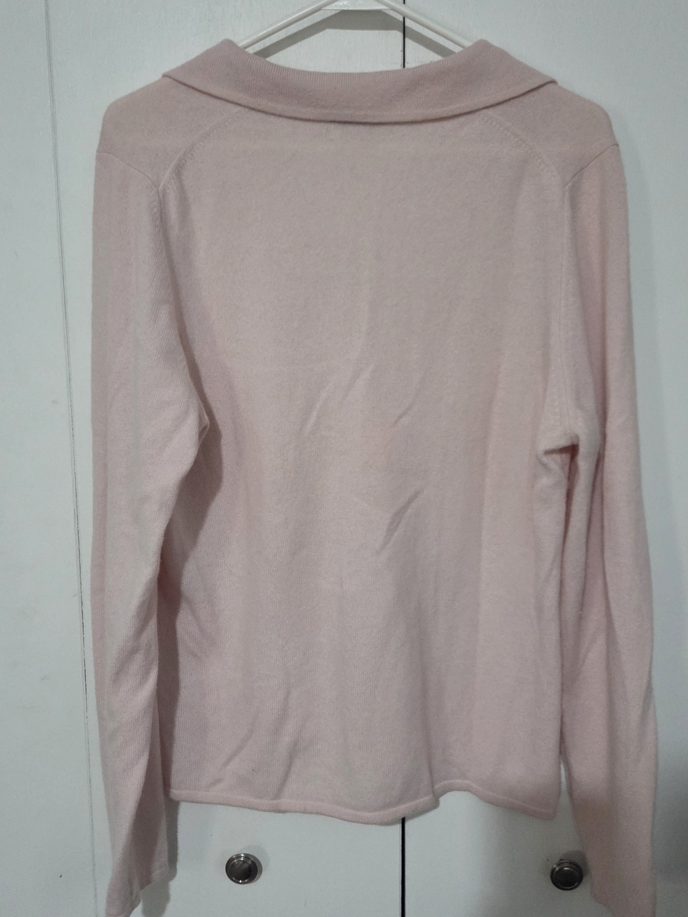 100% Cashmere Classic Pink V-Neck Collar Sweater - Picture 2 of 3